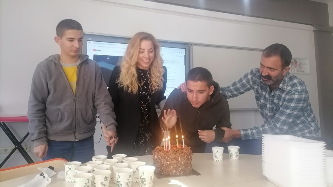 Öğrencilerimiz için  Doğum günü Kutlaması Yapıldı
